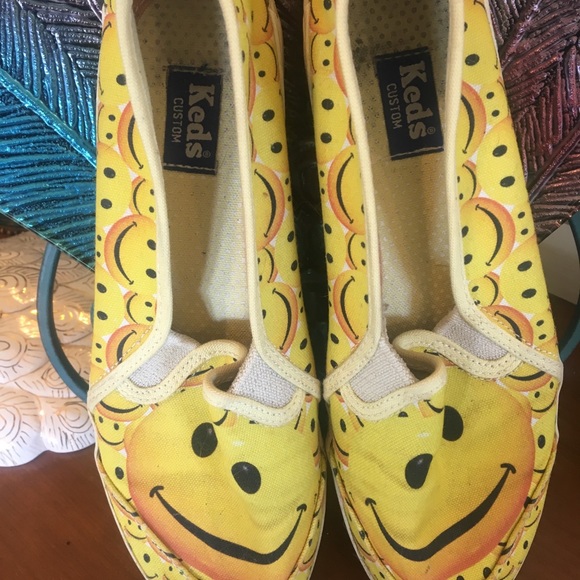 8.5M Keds Smiley Face canvas slip-ons (women’s) - Picture 5 of 7